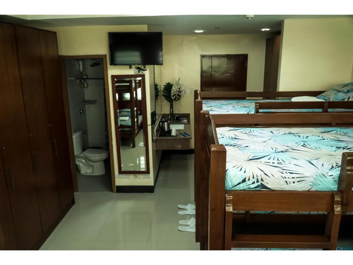M28 Hotel And Apartments Кесон-Сіті Екстер'єр фото