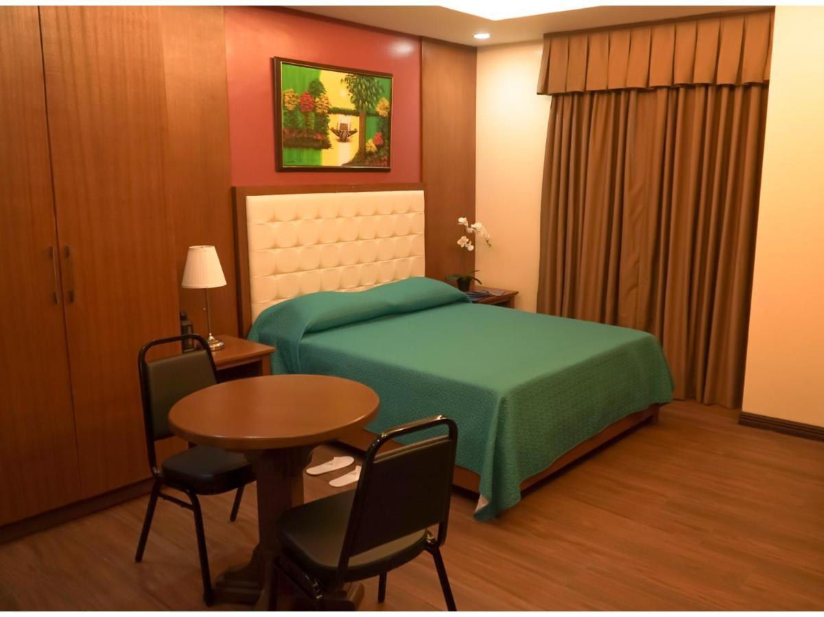 M28 Hotel And Apartments Кесон-Сіті Екстер'єр фото