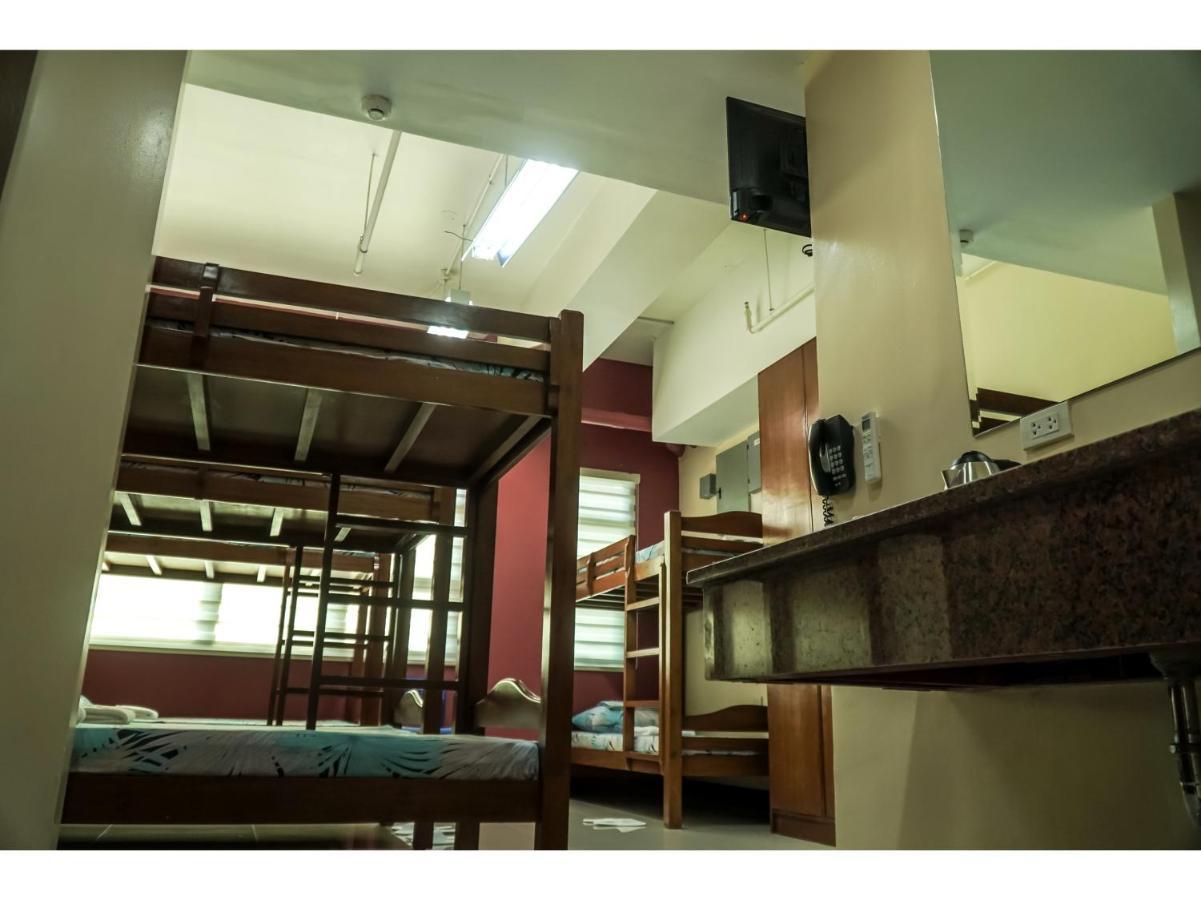 M28 Hotel And Apartments Кесон-Сіті Екстер'єр фото