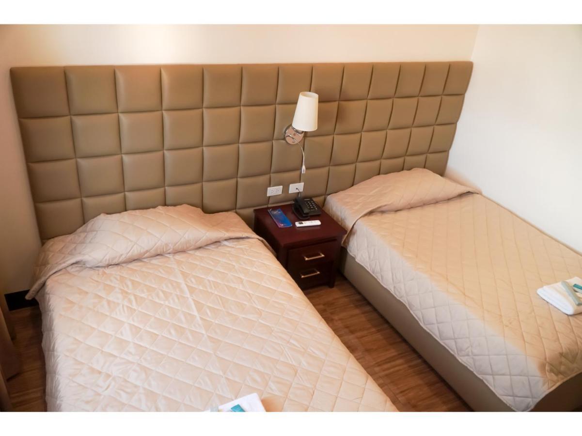 M28 Hotel And Apartments Кесон-Сіті Екстер'єр фото